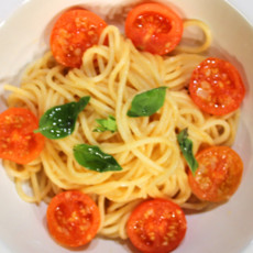 Спагетти айоли с черри томатами