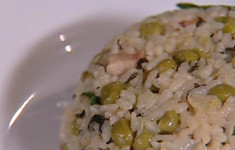 Рис с зеленым горошком