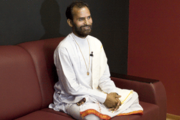Один из ведущих учителей йоги в Индии Ракеш Пандей поздравил телеканал «Индия ТВ» с юбилеем!