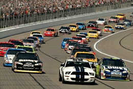 Прямая трансляция гоночной серии NASCAR на телеканале «Авто Плюс»