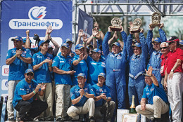 Телеканал «Авто Плюс» поздравляет экипаж Дмитрия Сотникова с победой в ралли-рейде «Шелковый путь»
