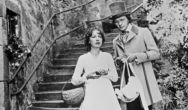 Бір қыз психологқа келіп, гипноз порносын алды.