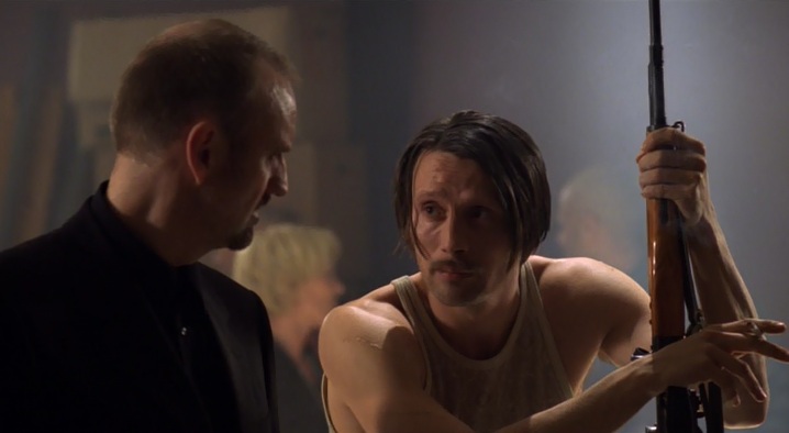 мерцающие огни фильм. смотреть фильм мерцающие огни. мадс миккельсен мерцающие огни. мадс миккельсен 2000. мадс миккельсен фильм 2000.