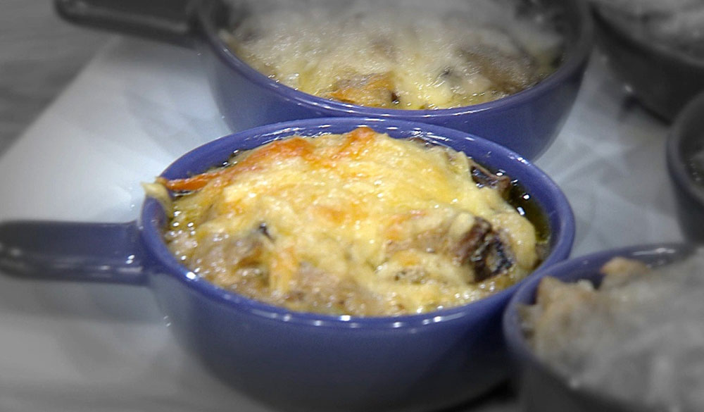 Грибной жульен (жюльен) из шампиньонов: рецепты с фото с сыром, со сметаной, со сливками