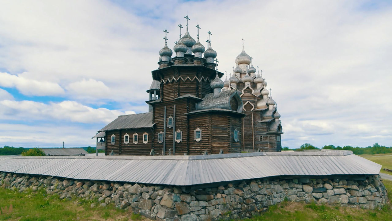 Кижи. Храмовое деревянное зодчество