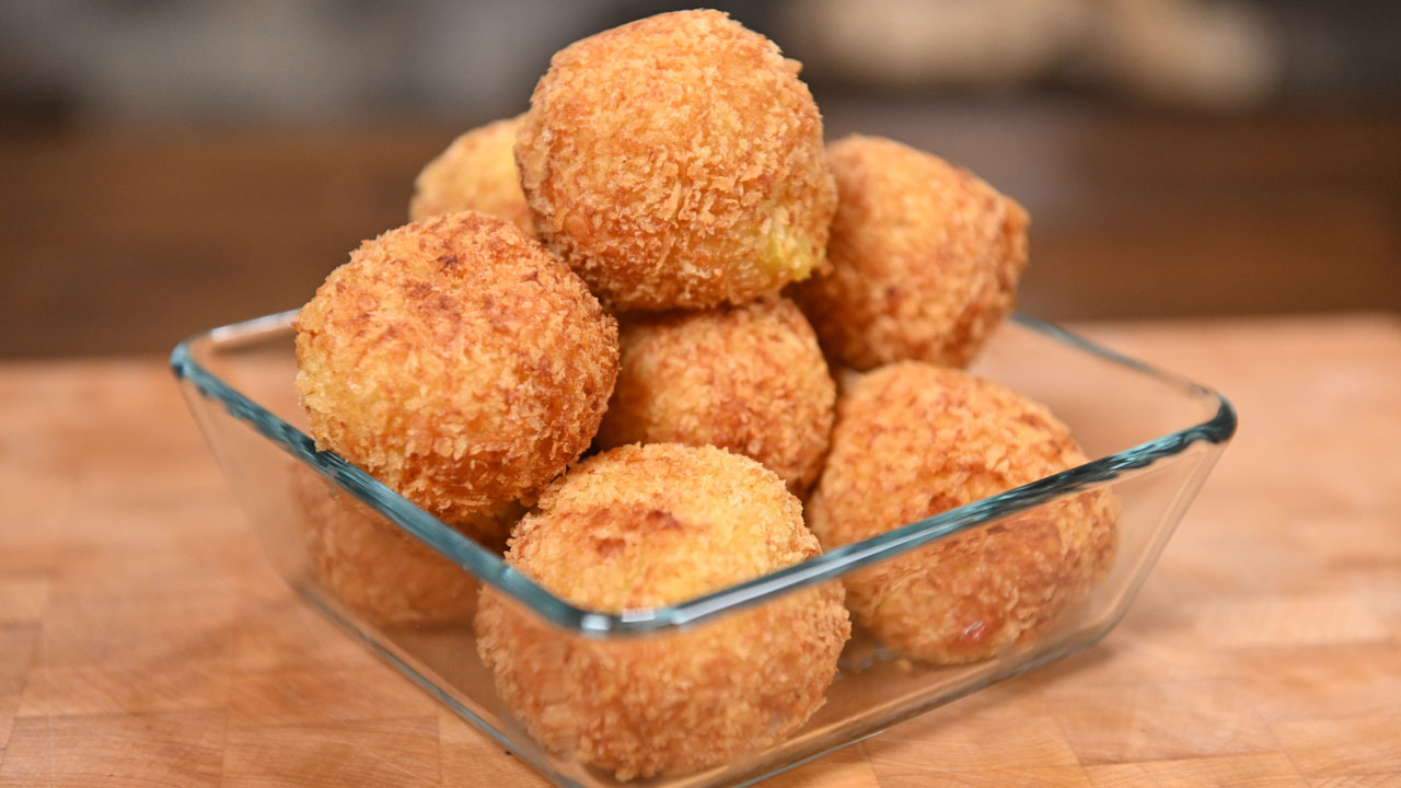 Картофельные шарики с ветчиной и сыром — рецепт с фото пошагово